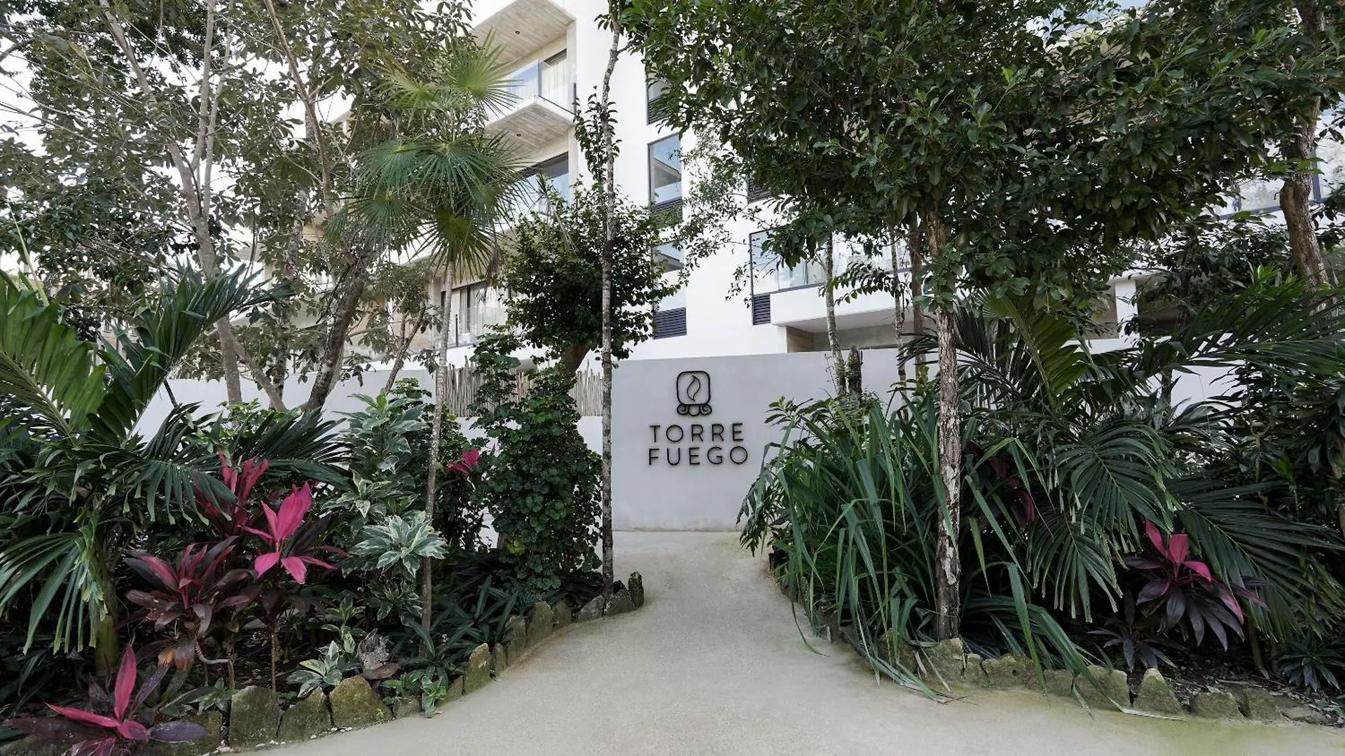 Contemporary Condo Central & Well-Located Tulum 0*,