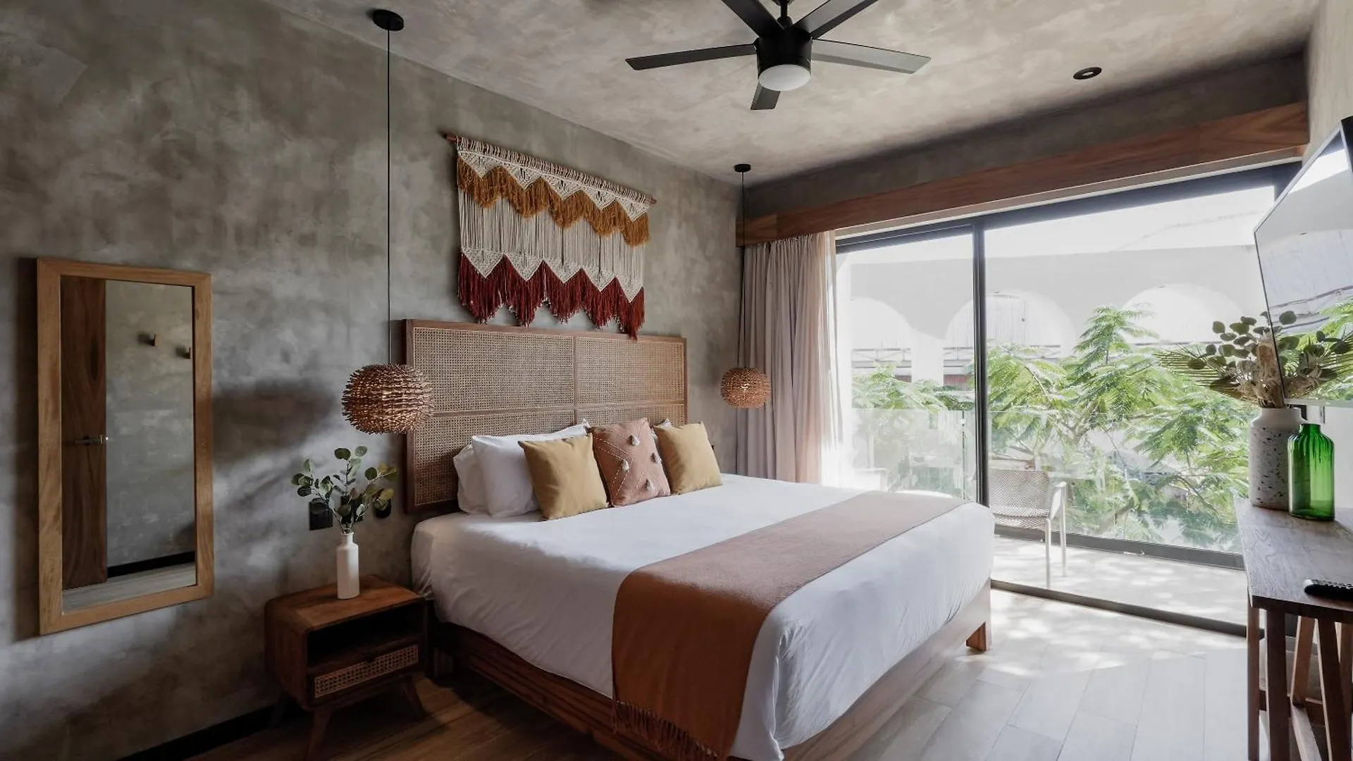 Contemporary Condo Central & Well-Located location